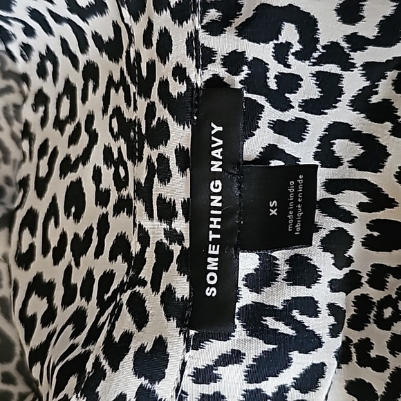 Something Navy Button-Up Cheetah Print Long Sleeve Blouse Size X Small - Picture 4 of 4